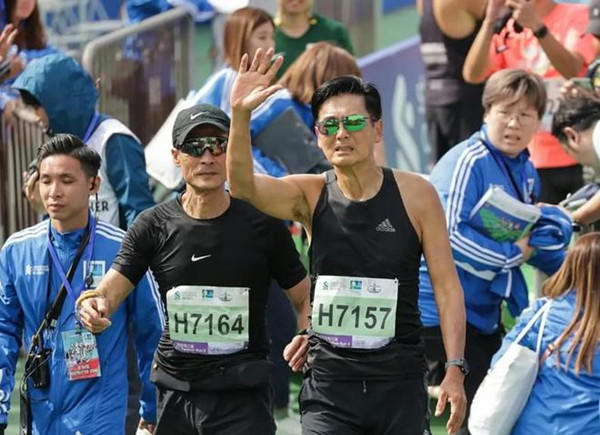 68歲周潤發再戰半馬：不太滿意，比預期慢了4分鐘(圖1)