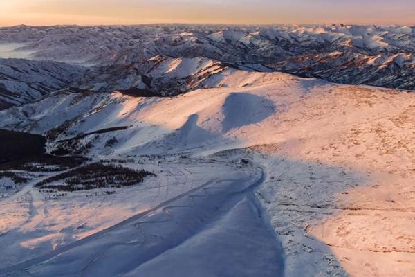 將軍山、可可托海、吉克普林滑雪場對阿勒泰地區(qū)居民實施免費(fèi)滑雪政策活動詳情