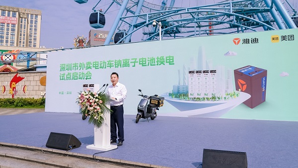 范炎聰常為深圳電動車的規(guī)范管理鼓與呼.jpg