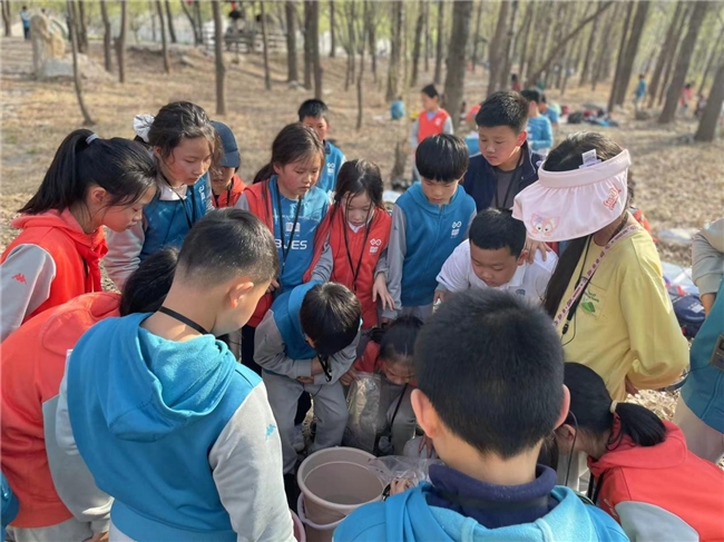 
			感受春日自然，探訪春日奧秘 ——北京市建華實(shí)驗(yàn)學(xué)校三年級(jí)部春季研學(xué)課程
		(圖4)