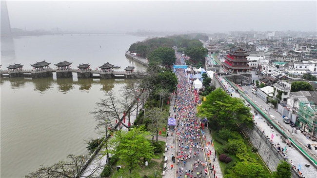 
			八千跑友共赴嶺東首邑！人民保險?2024潮州半程馬拉松賽精彩落幕
		(圖23)