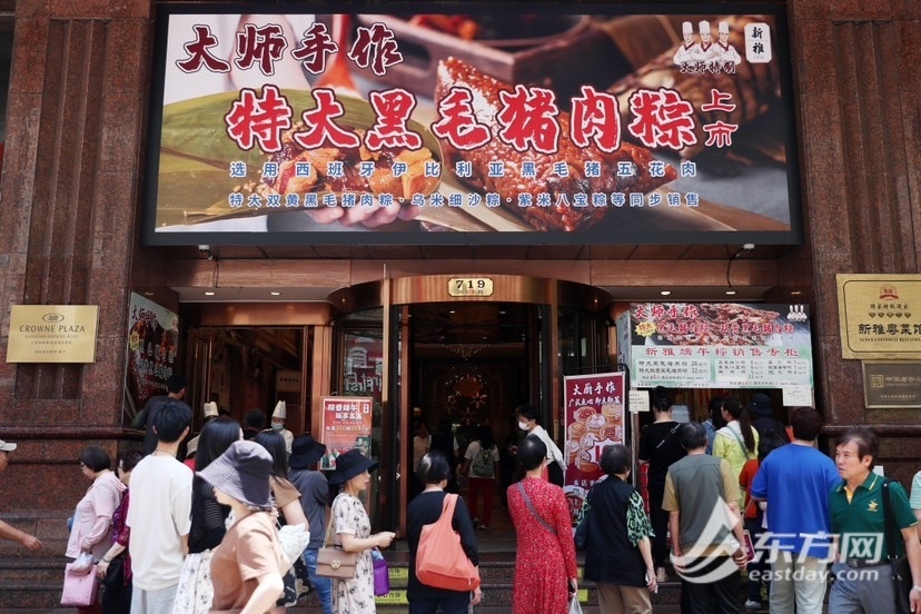 端午臨近南京路又排長隊，糟香腸肉粽、腐乳大肉粽你喜歡哪款(圖1)